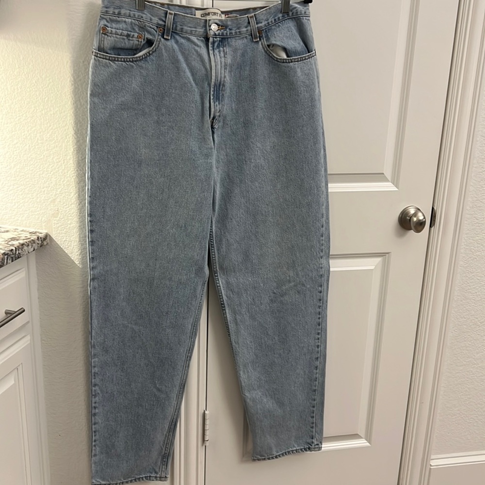 Levi brand mens 560 5 pocket jeans. 38”x36”